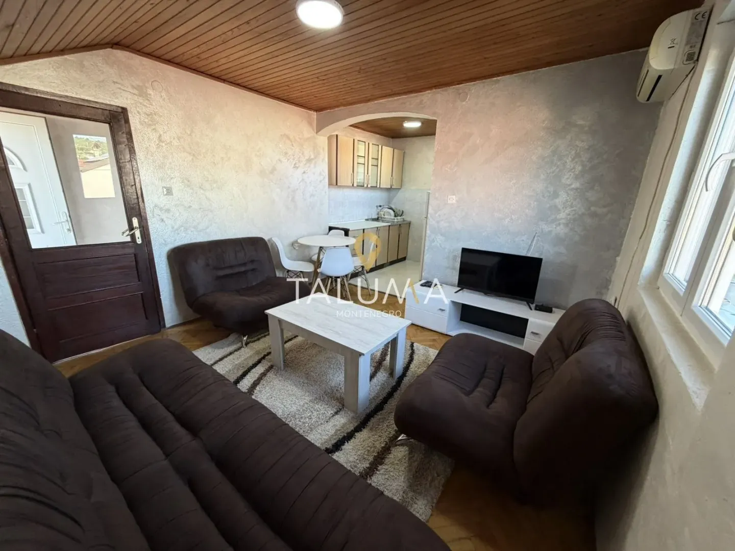 Izdavanje, trosoban stan, 85m², Tološi, Podgorica
