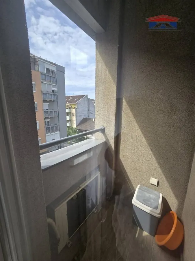 Izdavanje, garsonjera, 25m², Bulevar Evrope, Novi Sad Sve Podlokacije