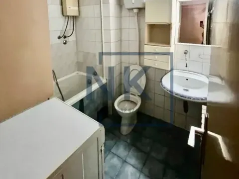 Izdavanje, dvosoban stan, 70m², Centar, Podgorica - image 13