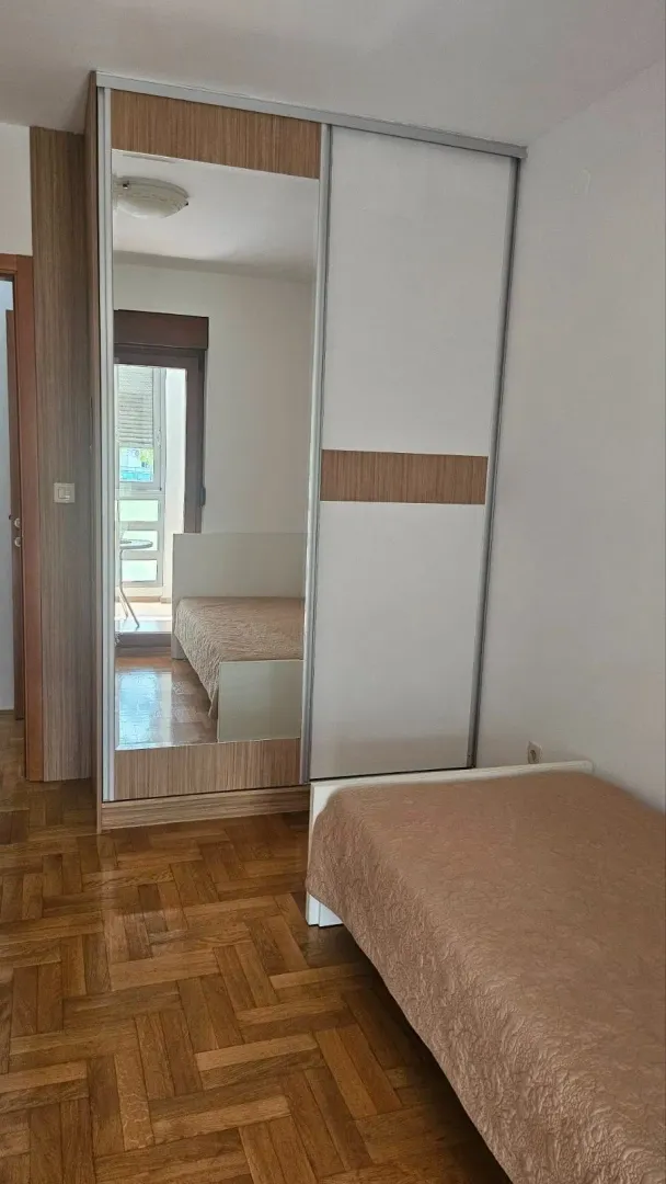 Izdavanje, dvosoban stan, 70m², Centar, Podgorica