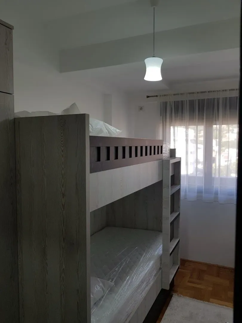 Izdavanje, dvosoban stan, 70m², Vezirov Most, Podgorica