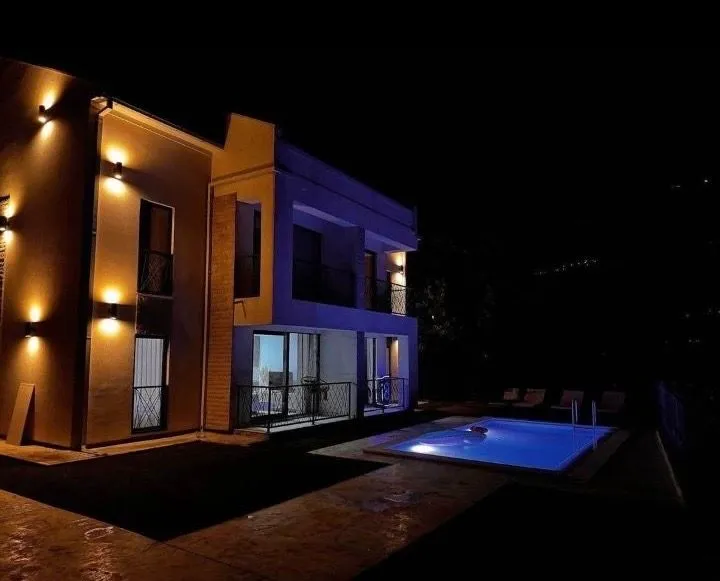 Sale, house, 300m², Lješevići, Kotor