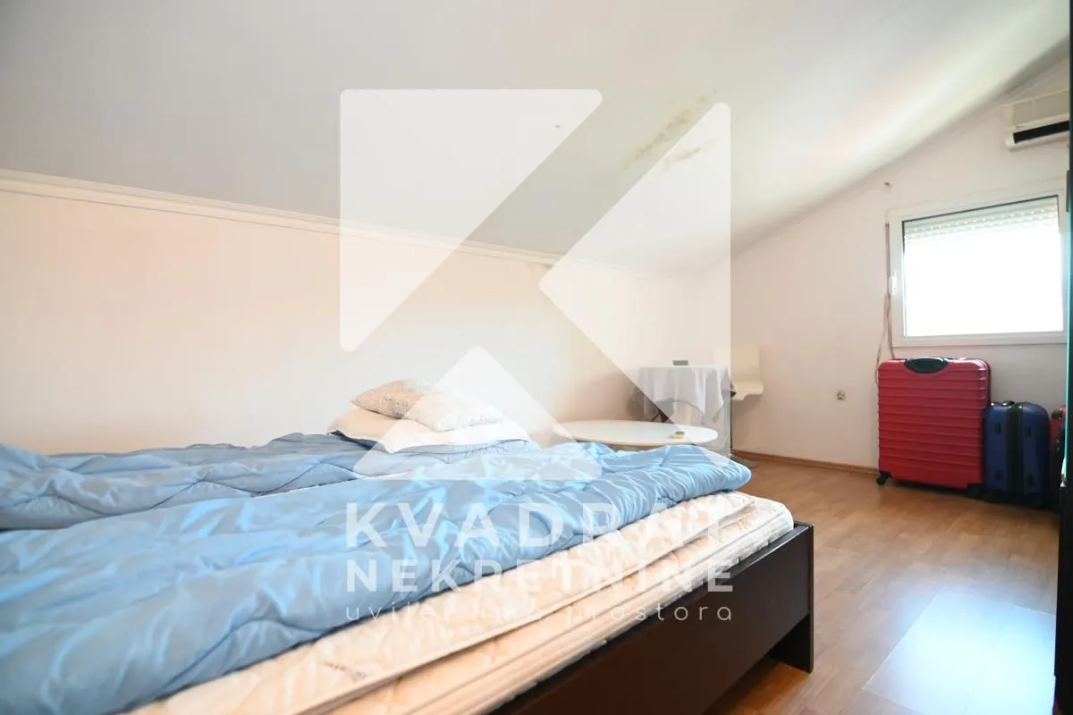 Sale, house, 300m², Zlatica, Podgorica