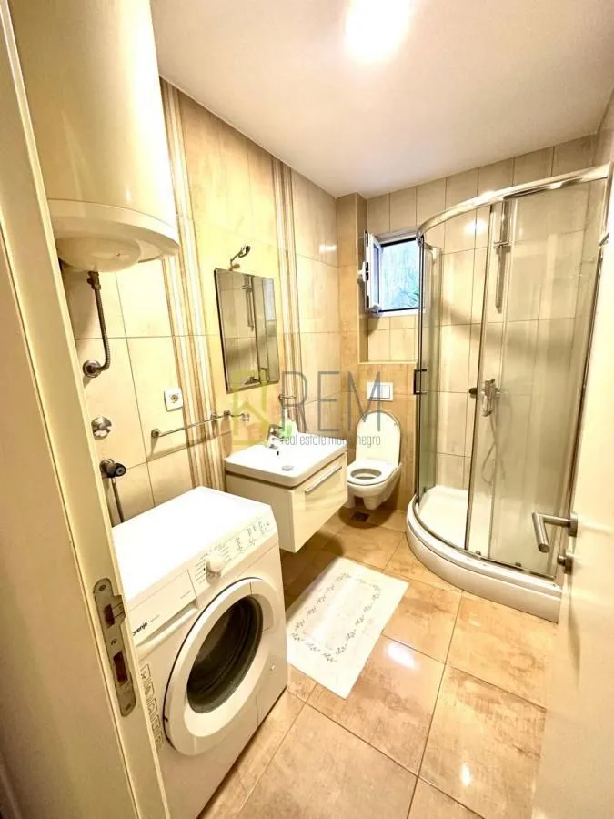 Prodaja, jednosoban stan, 44m², Dobrota, Kotor