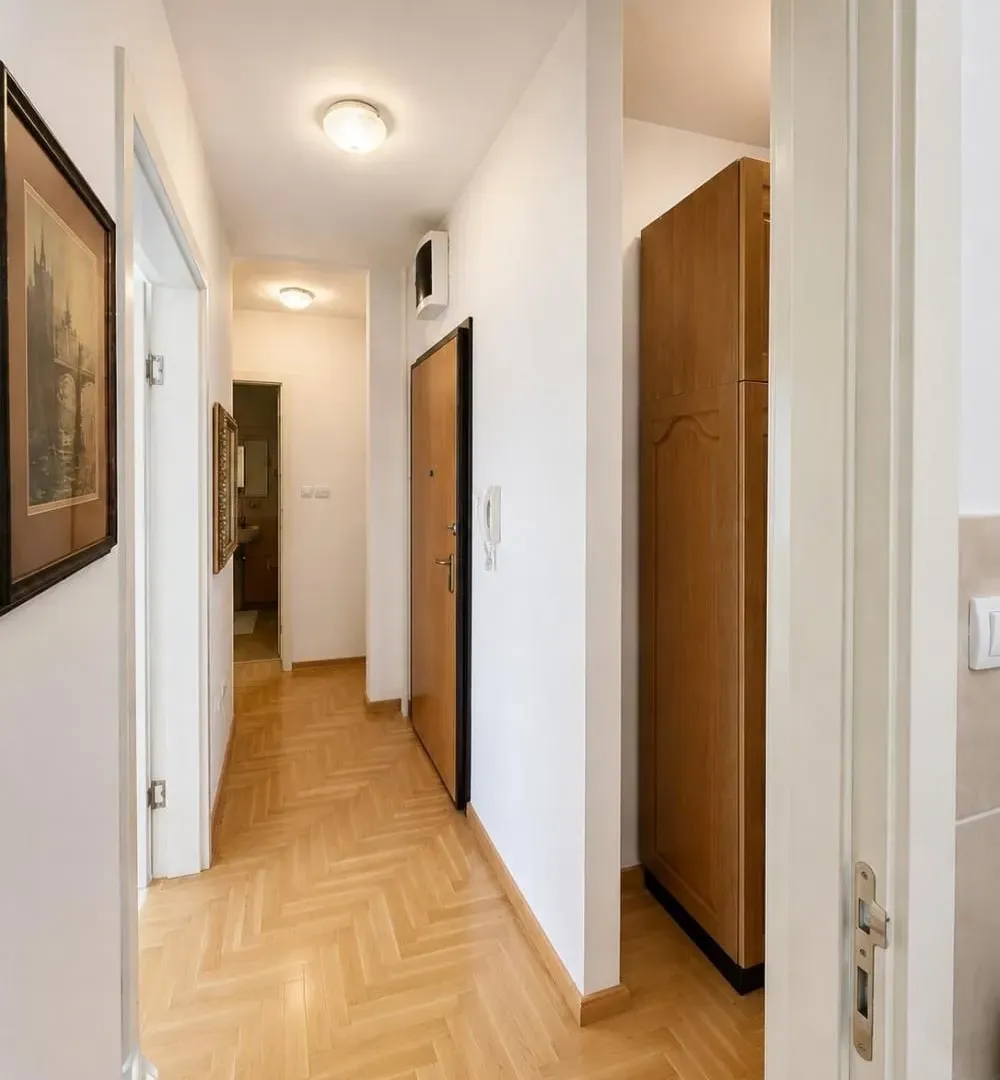 Izdavanje, dvosoban stan, 51m², Novi Beograd Blok 22, Novi Beograd Sve Podlokacije