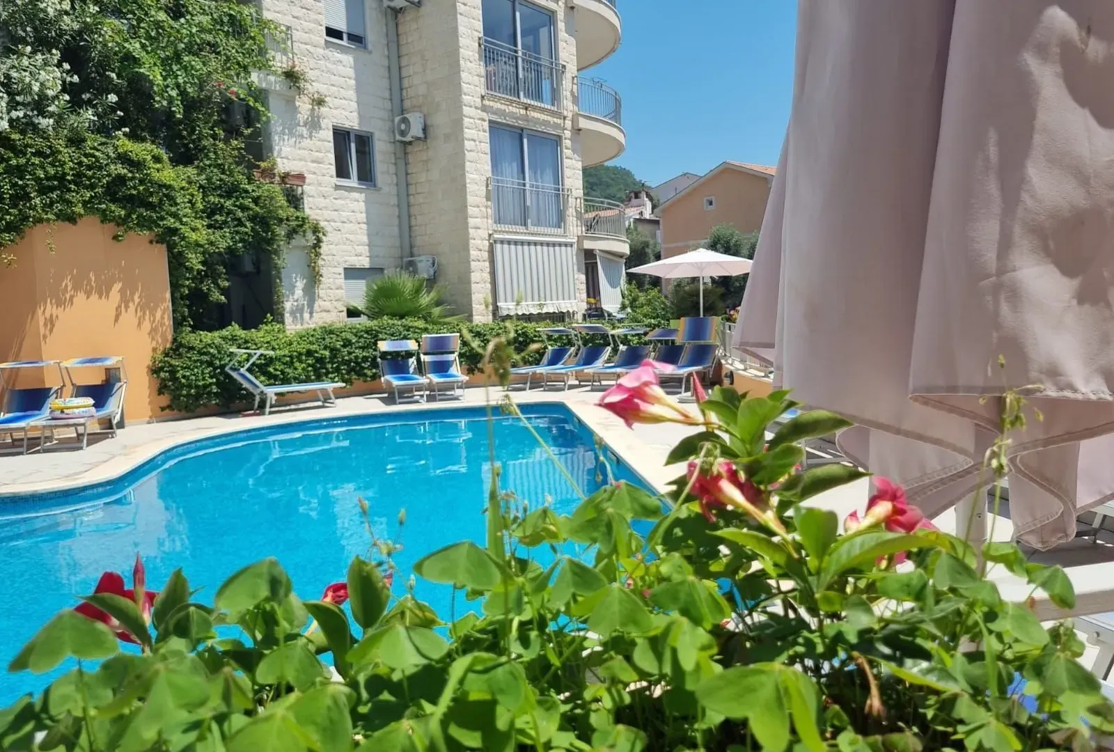 Sale, two bedroom apartment, 54m², Petrovac, Budva