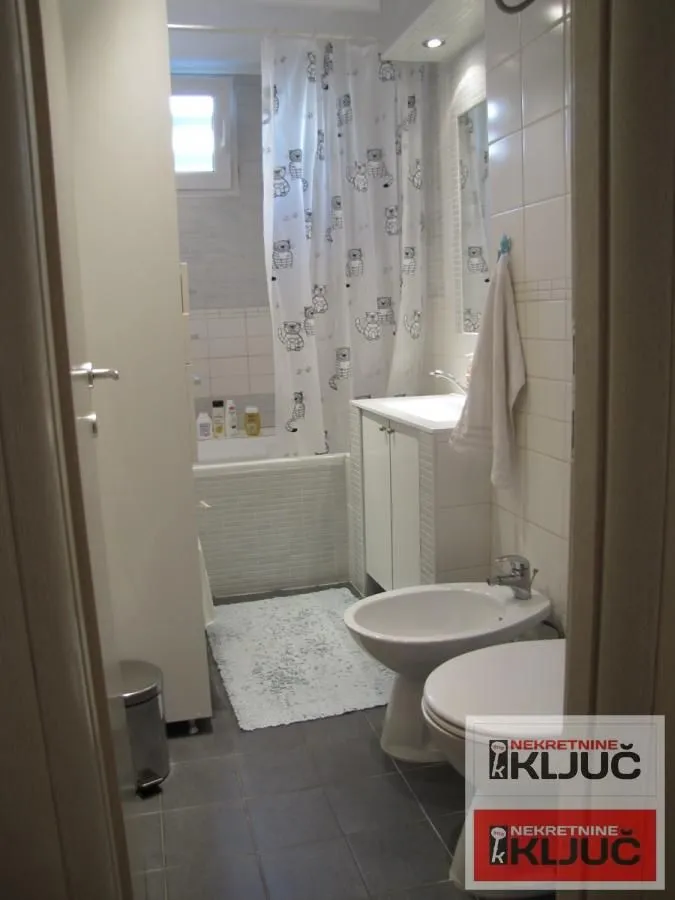 Prodaja, četvorosoban stan, 75m², Grbavica, Novi Sad Sve Podlokacije