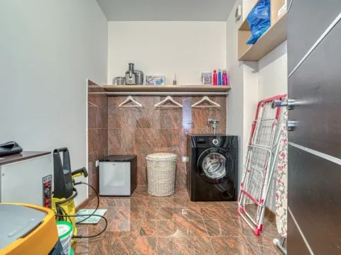 Sale, four bedroom apartment, 190m², Rozino, Budva - image 18