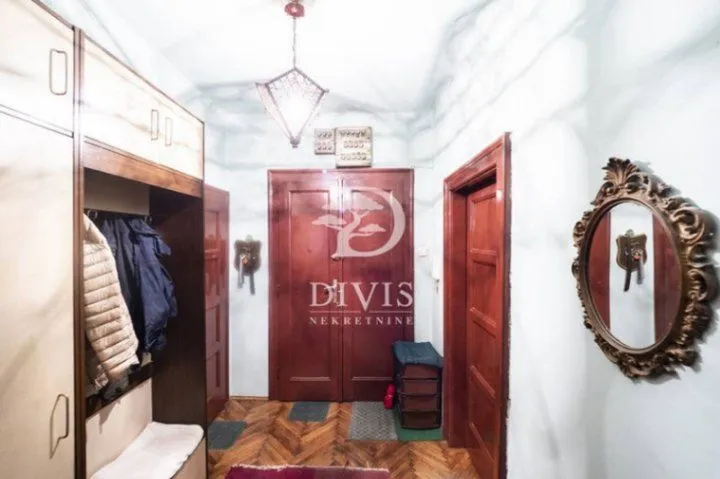 Sale, three bedroom apartment, 73m², Kalenić Pijaca, Vračar Sve Podlokacije