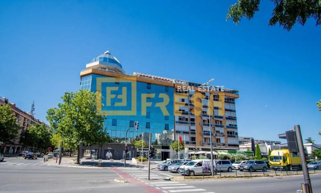 Izdavanje, trosoban stan, 138m², Preko Morače, Podgorica