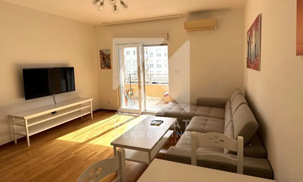 Izdavanje, jednosoban stan, 50m², City Kvart, Podgorica