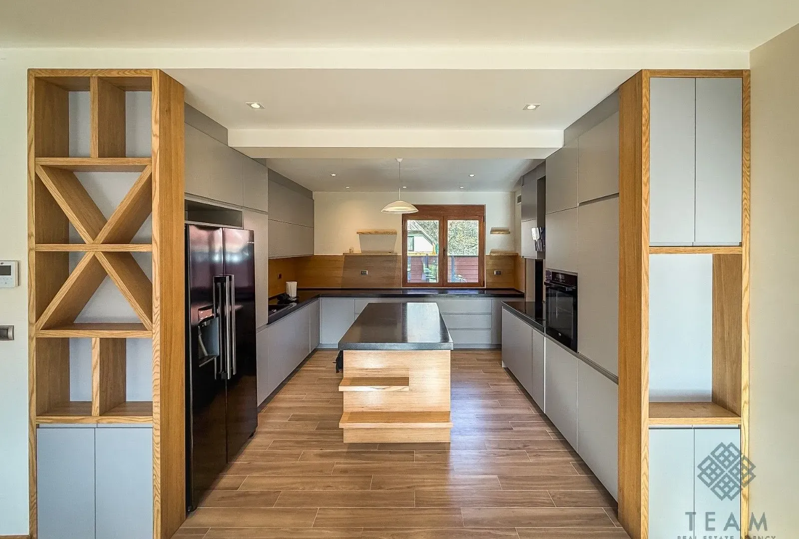 Prodaja, kuća, 330m², Centar, Kolašin
