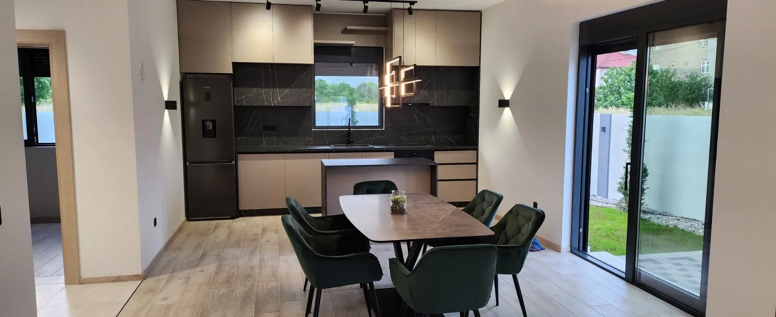 Prodaja, kuća, 154m², Dahna, Podgorica
