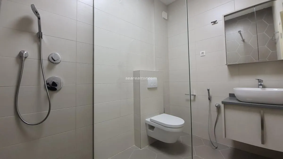 Prodaja, dvosoban stan, 120m², Dobrota, Kotor