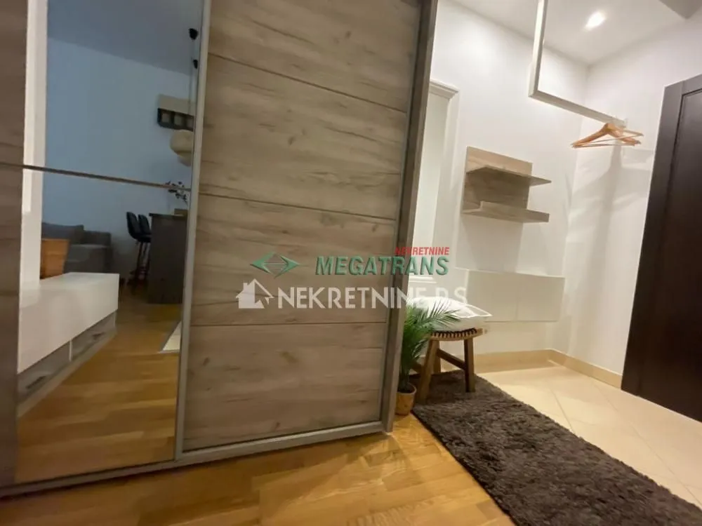 Izdavanje, dvosoban stan, 40m², Bulevar Oslobodjenja, Novi Sad Sve Podlokacije