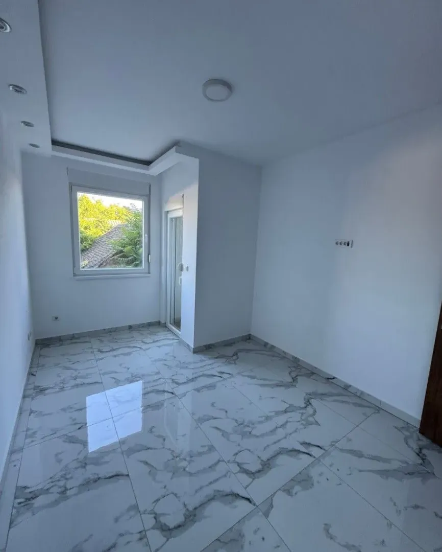 Prodaja, četvorosoban stan, 111m², Nova Pazova, Stara Pazova