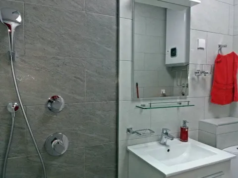 Izdavanje, jednosoban stan, 47m², Centar, Budva - image 12