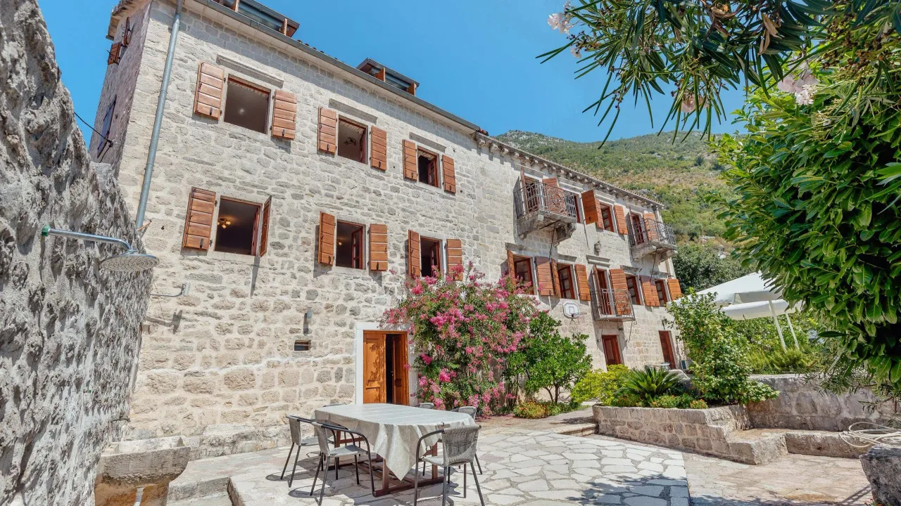 Sale, house, 484m², Perast, Kotor