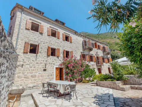 Kuća in Perast