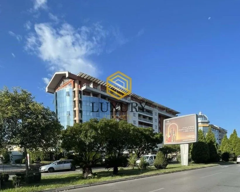 Izdavanje, poslovni prostor, 358m², Preko Morače, Podgorica