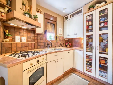 Prodaja, kuća, 160m², Stara Varoš, Podgorica - image 6