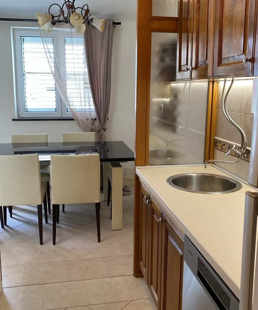 Izdavanje, trosoban stan, 114m², Masline, Podgorica