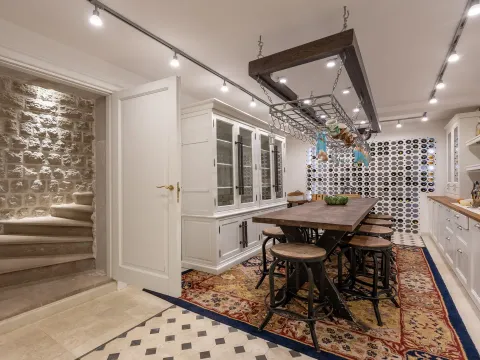 Rent, house, 587m², Dobrota, Kotor - image 10