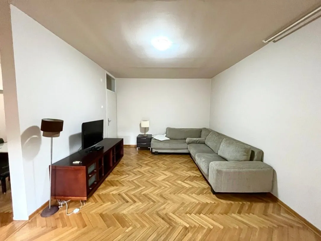 Izdavanje, četvorosoban stan, 105m², Kanarevo Brdo, Beograd