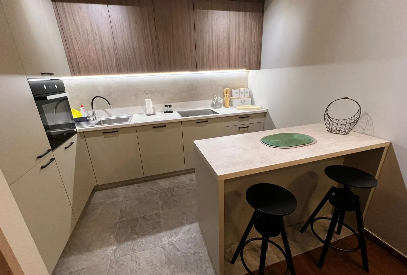 Izdavanje, jednosoban stan, 54m², Master Kvart, Podgorica