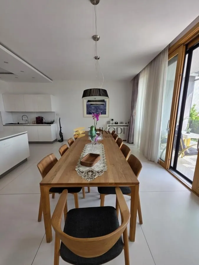 Prodaja, stan, 352m², Centar, Novi Sad