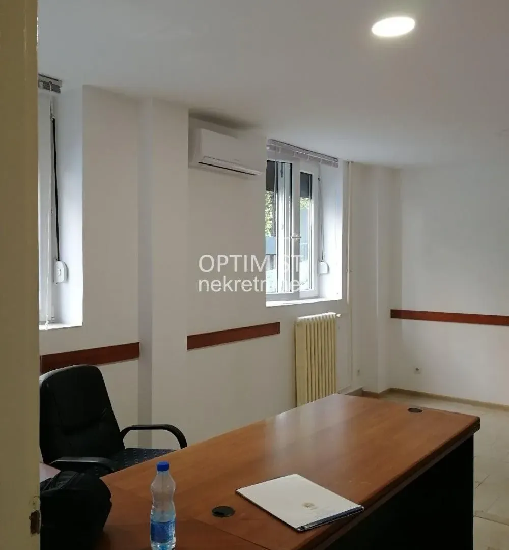 Izdavanje, jednosoban stan, 32m², Senjak, Beograd