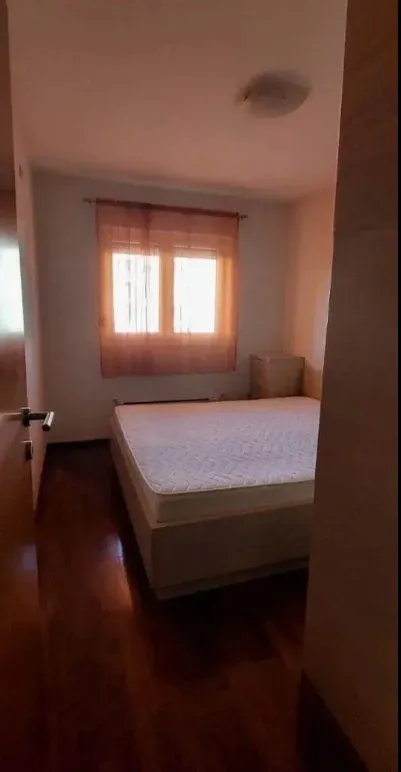 Izdavanje, dvosoban stan, 63m², Stari Aerodrom, Podgorica
