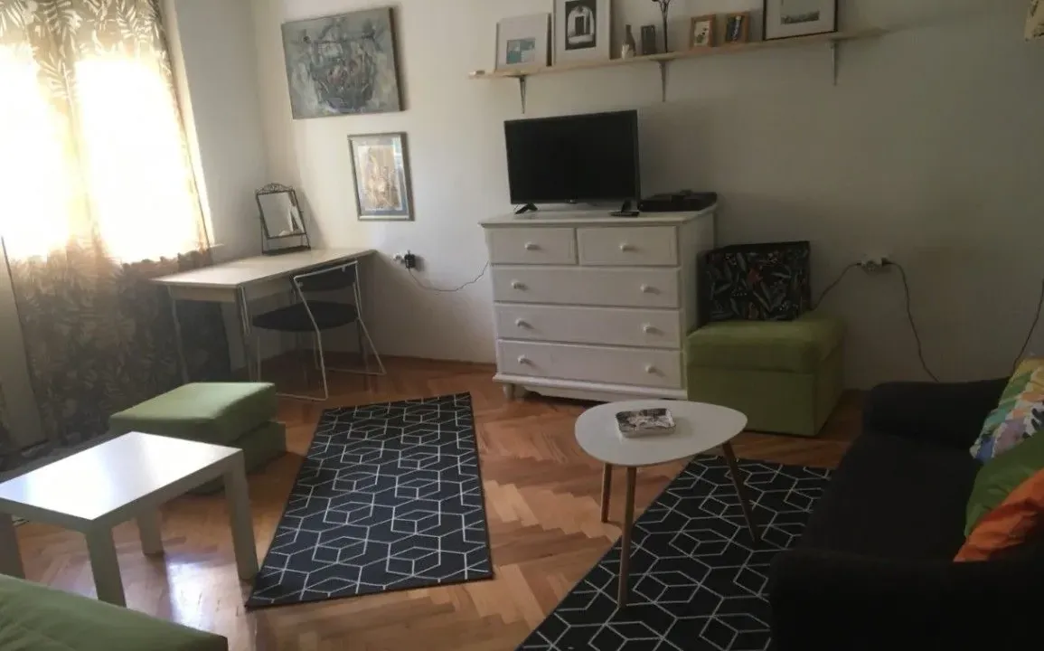Izdavanje, dvosoban stan, 76m², Centar, Podgorica