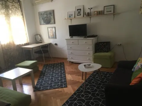 Izdavanje, dvosoban stan, 76m², Centar, Podgorica - image 1