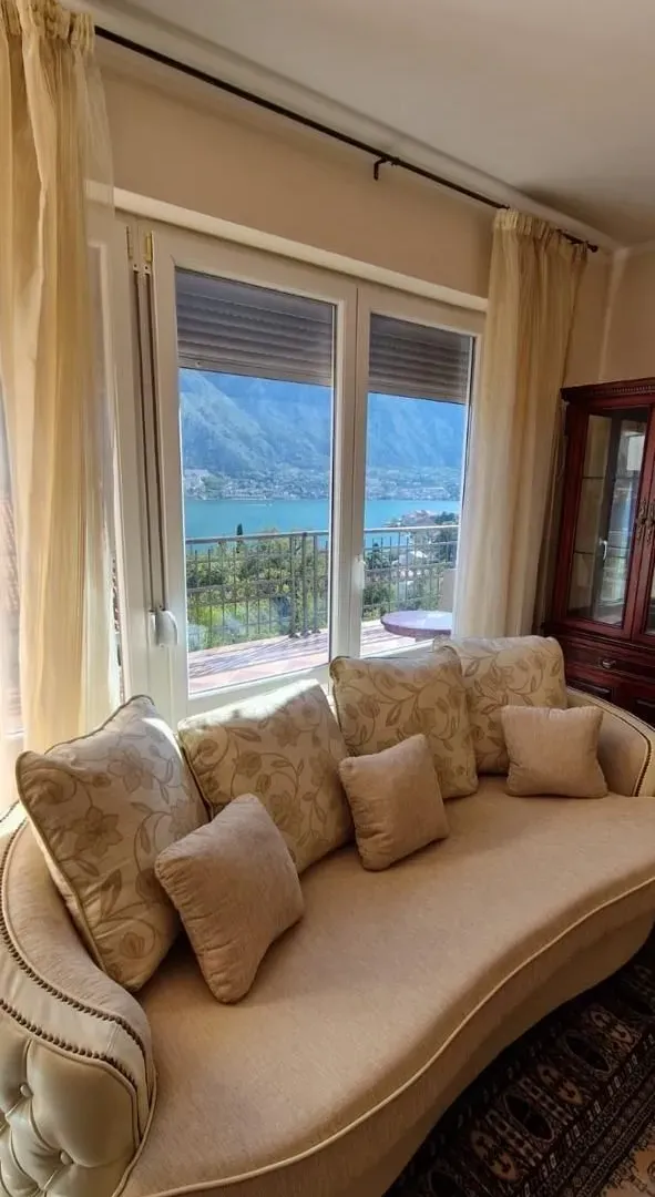 Prodaja, trosoban stan, 97m², Prčanj, Kotor
