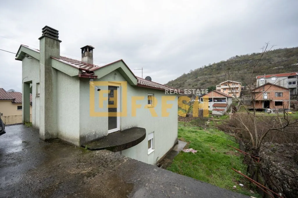 Prodaja, kuća, 204m², Rogami, Podgorica