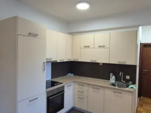 Izdavanje, trosoban stan, 88m², Bečići, Budva - image 3