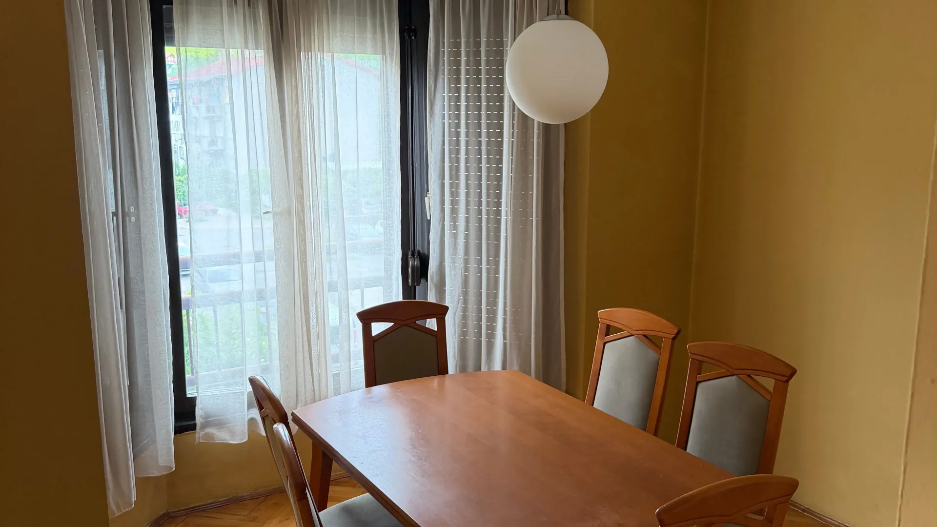 Prodaja, trosoban stan, 92m², Centar, Cetinje