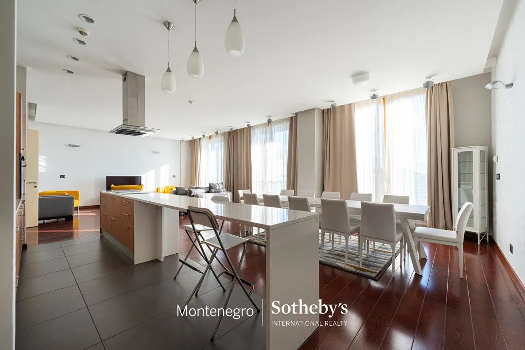 Izdavanje, trosoban stan, 204m², Kod Capital Plaze, Podgorica