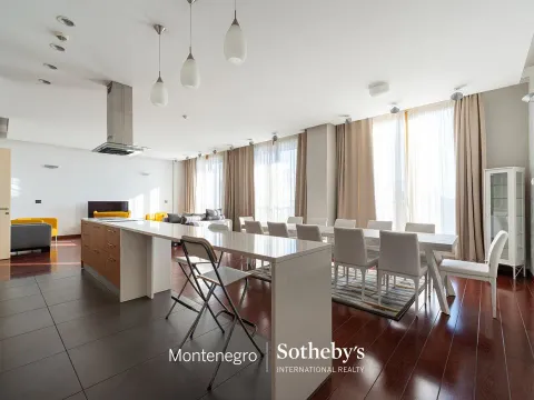 Izdavanje, trosoban stan, 204m², Kod Capital Plaze, Podgorica - image 13