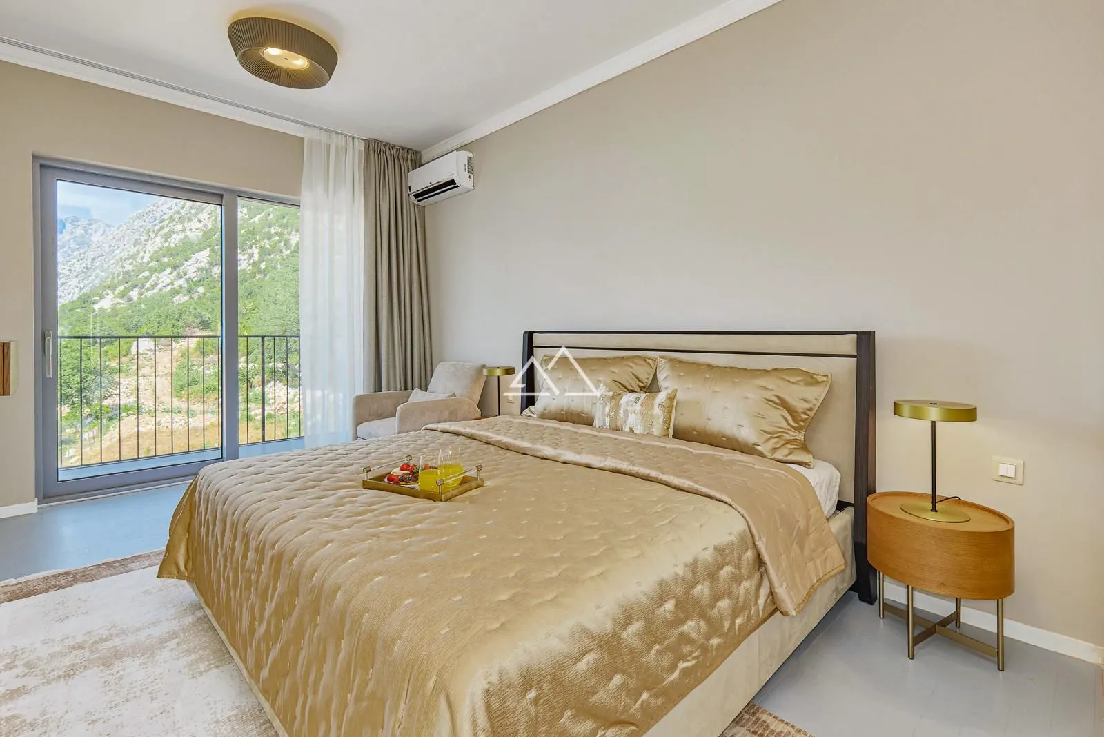 Sale, three bedroom apartment, 158m², Dobrota, Kotor