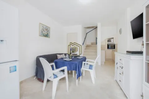 Rent, two bedroom apartment, 80m², Muo, Kotor - image 2