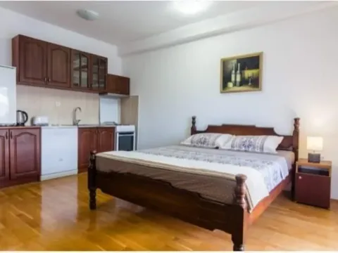 Izdavanje, garsonjera, 30m², 1 maj, Podgorica - image 2