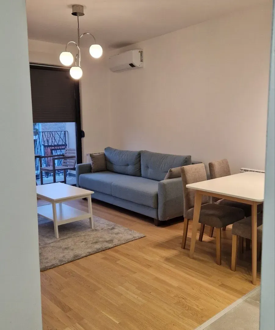 Izdavanje, jednosoban stan, 37m², Centar, Pančevo