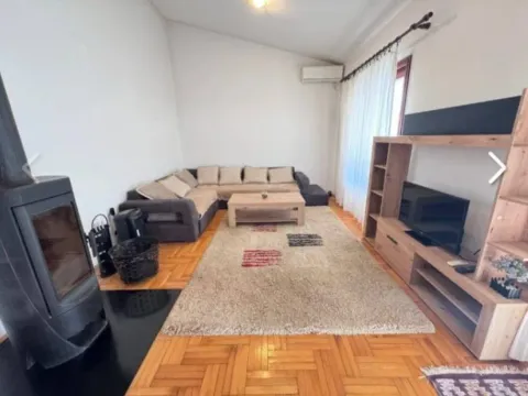 Rent, two bedroom apartment, 80m², Budva, Crna Gora - image 1