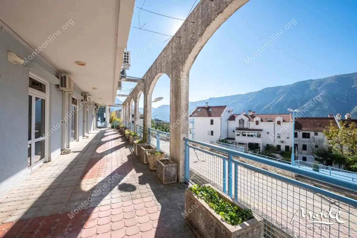 Prodaja, dvosoban stan, 48m², Dobrota, Kotor
