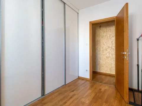 Izdavanje, trosoban stan, 98m², City Kvart, Podgorica - image 6