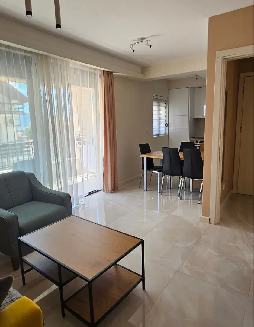 Izdavanje, jednosoban stan, 55m², Centar, Tivat