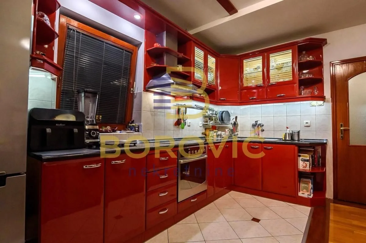 Sale, four bedroom apartment, 104m², Stari Grad, Beograd