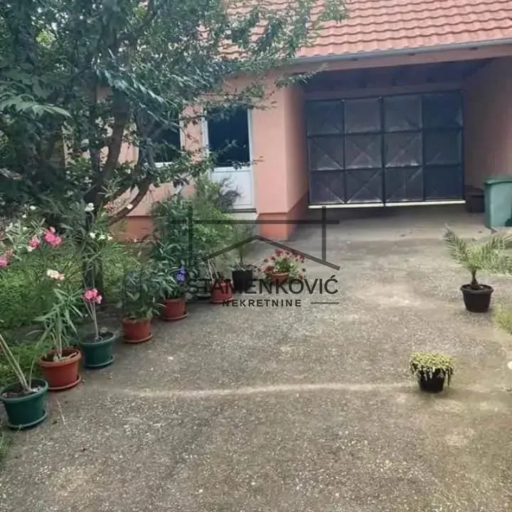 Prodaja, kuća, 350m², Gibarac, Šid